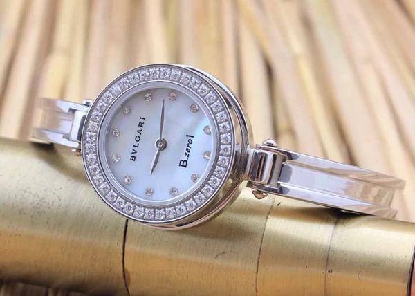 ブルガリ時計正面デザイン